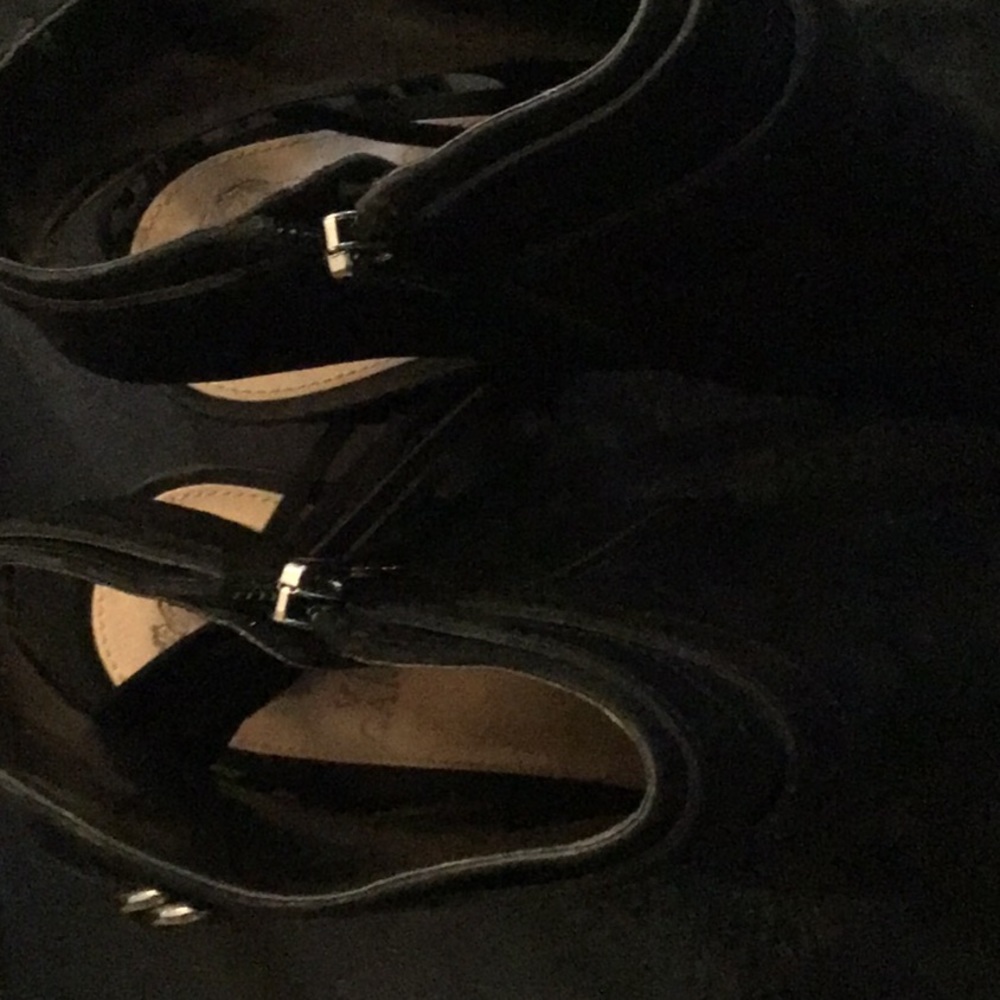 Shoes - Picture 4 of 5